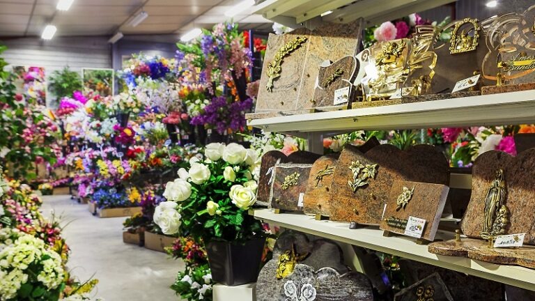 Espace Funéraire Flora Déco, plaques, vases, cônes fleuris et fleurs pour cimetière