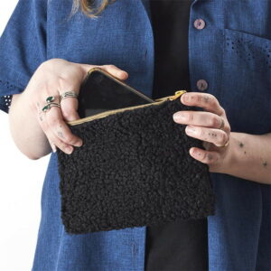 Pochette Essen Noir imitation fourrure
